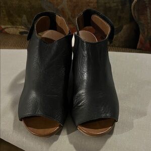 Bueno Black Leather Peep-Toe Mules